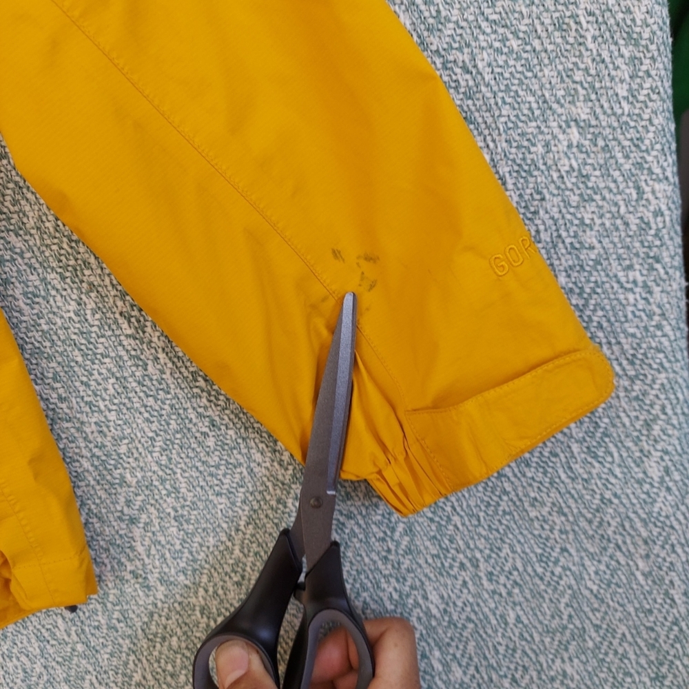 L.L. Bean Men's Yellow 'StowAway' Hooded Raincoat - Picture 14 of 16